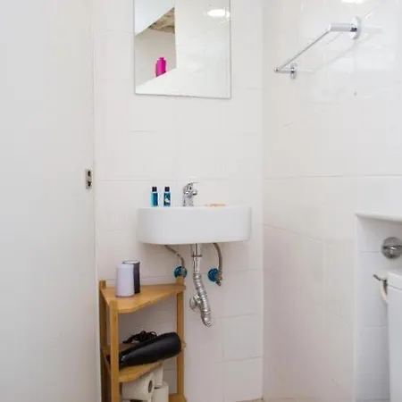 Bica Sequeiro 1 Bed Apartment Lisbon